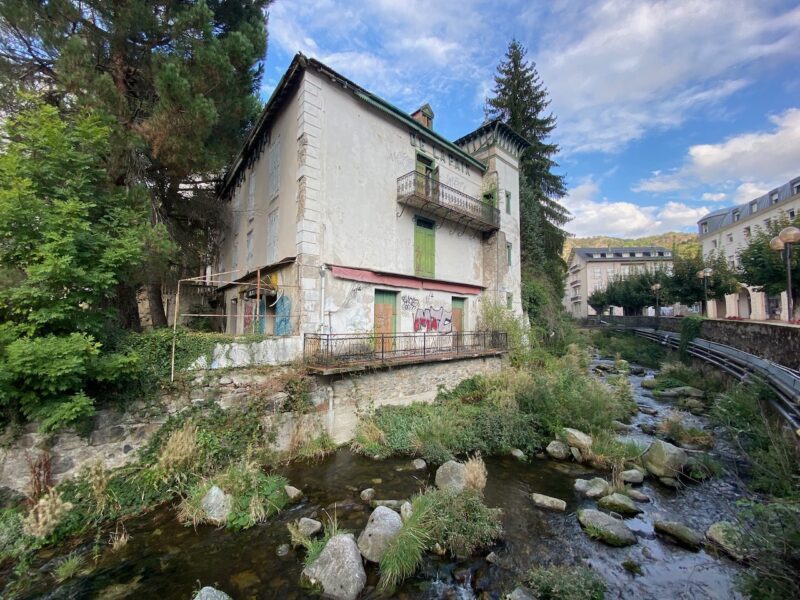 Ax-les-Thermes, French Pyrenees. Image © PlanetSKI